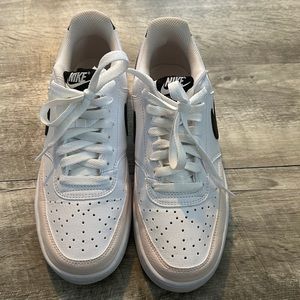 Women’s nike Court Vision athletic shoe. Size 8